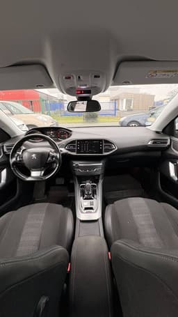 Peugeot 308 SW (2) miniature 10