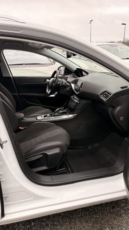 Peugeot 308 SW (2) miniature 11